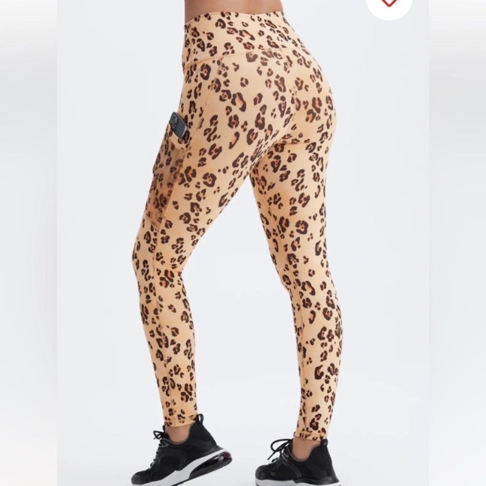 NWT Fabletics MEDIUM On-The-Go High-Waisted Legging Desert Leopard POWER HOLD